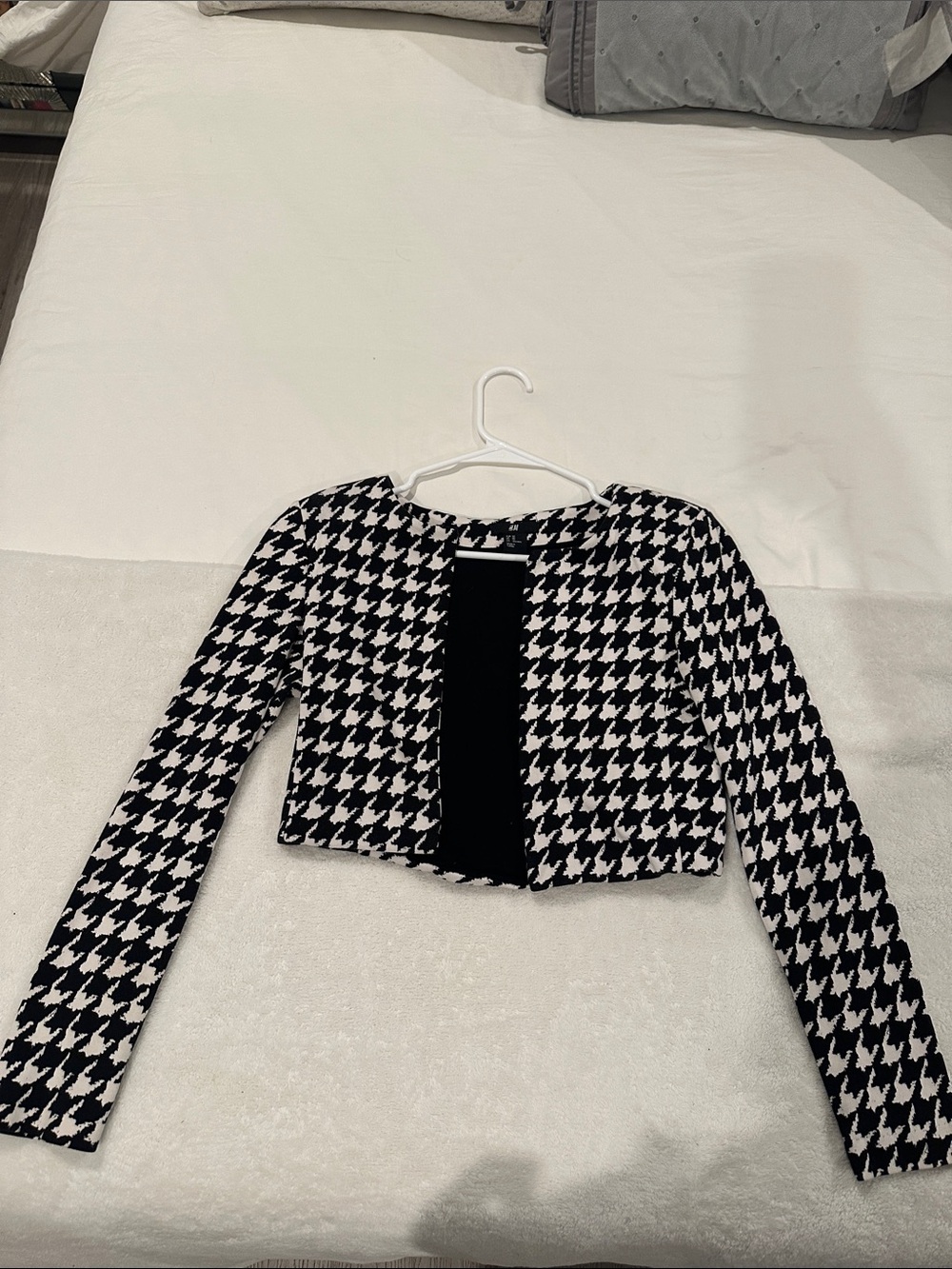 H&M Black & White Houndstooth Cropped Cardigan